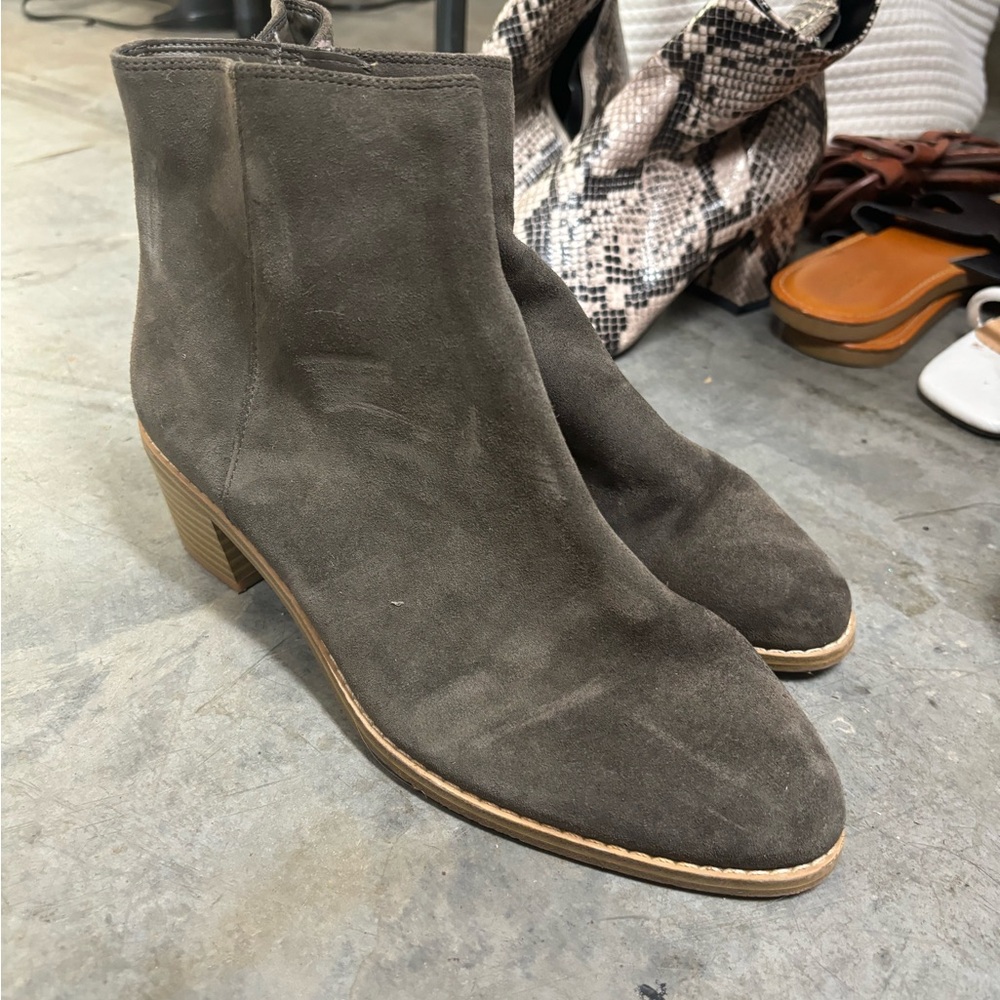 Clarks signature leather boots size 7